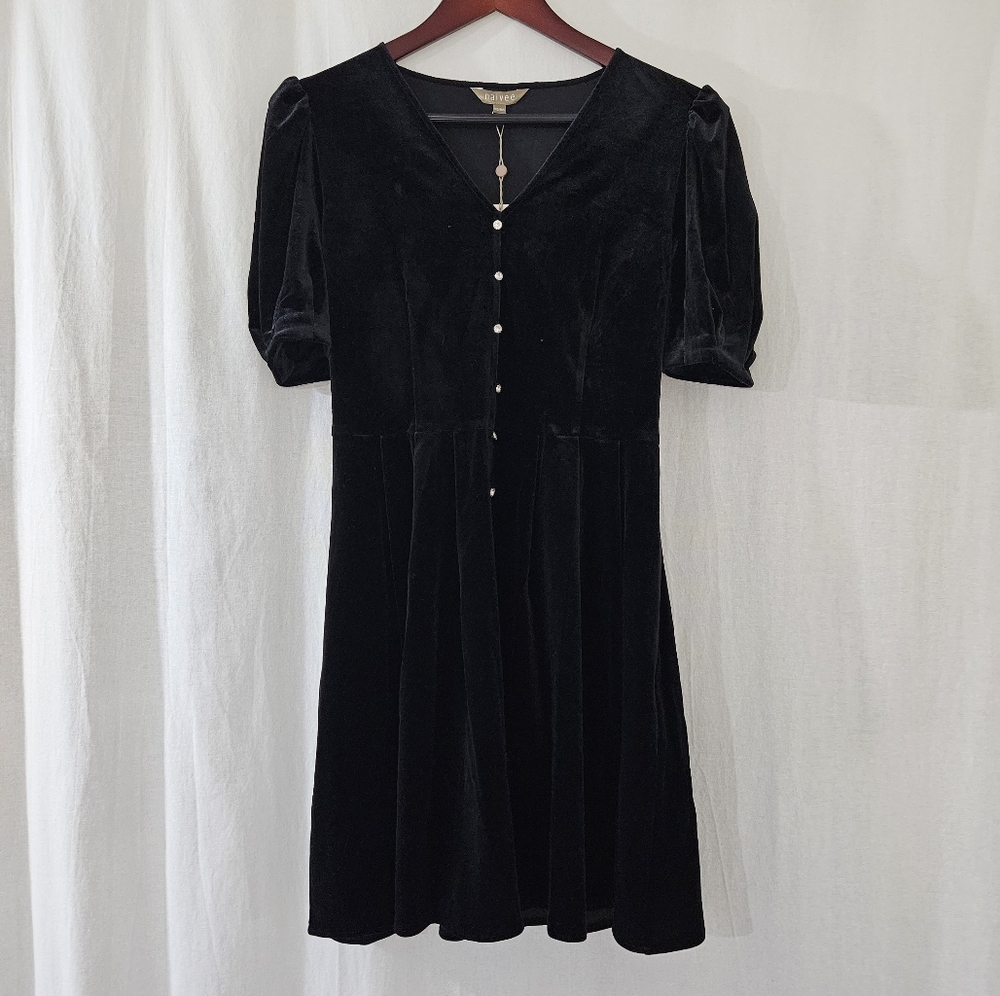 naivee V-Neck Button Front Short Sleeve Midi Dress in Black Velvet Size 6